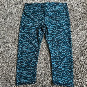 Women’s Large Fabletics Athletic Capri Pants